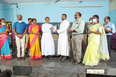 மணலிக்கரை பள்ளியில் நூல் வெளியீட்டு விழா