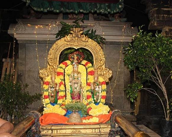 திருவள்ளூா் வீரராகவா் கோயிலில் பிரமோற்சவம் தொடங்கியது