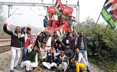 வேளாண் சட்டங்களைத் திரும்பப்பெறாவிட்டால் ரயில் தடங்கள் முடக்கம்: விவசாய சங்கங்கள் அறிவிப்பு