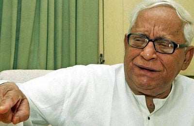 மேற்கு வங்க முன்னாள் முதல்வரின் உடல்நிலை தொடர்ந்து கவலைக்கிடம்