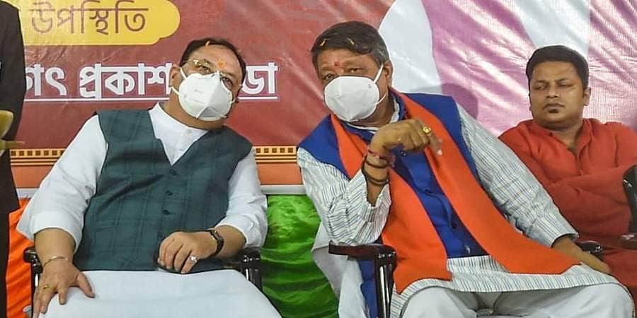 மேற்கு வங்கத்தில் நட்டாவின் பாதுகாப்பு வாகனங்கள் மீது தாக்குதல்