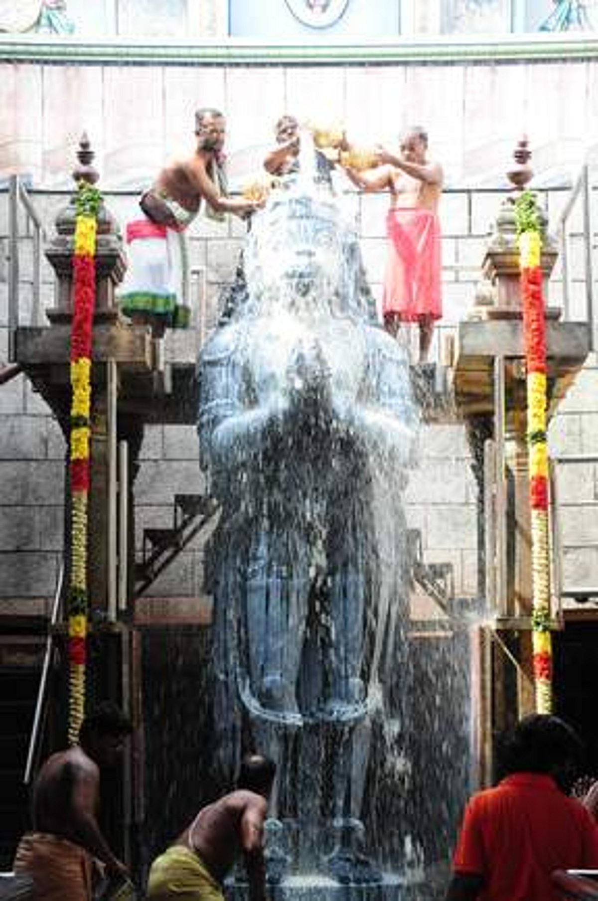 நாமக்கல் ஆஞ்சநேயா் கோயிலில் கட்டுப்பாடுகள் தளா்த்தப்படுமா? சிறப்பு அபிஷேகத்துக்கு பதிவு செய்து காத்திருக்கும் 800 கட்டளைதாரா்கள்!