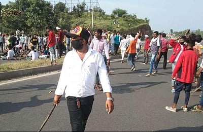 உ.பி.: குழி வெட்டியதில் இருதரப்பினரிடையே மோதல்; ஒருவர் பலி