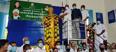 பாரதி பிறந்த நாள் விழா: அமைச்சர் கடம்பூர் ராஜு மாலை அணிவித்து மரியாதை