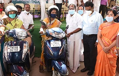 மதுரையில் 566 பயனாளிகளுக்கு ரூ.76.90 லட்சம் நலத்திட்ட உதவிகள்: அமைச்சா் வழங்கினாா்