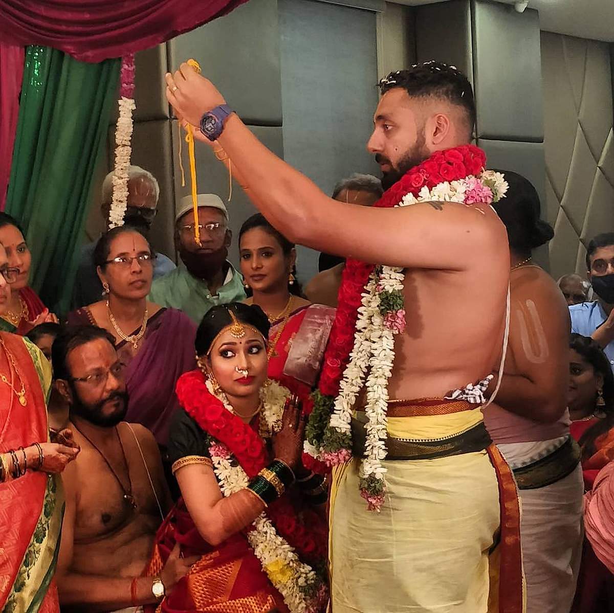 காதலியை மணந்தார் வருண் சக்ரவர்த்தி - புகைப்படங்கள்