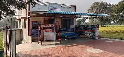 பொள்ளாச்சி அருகே வட்டார போக்குவரத்து அலுவலக சோதனைச் சாவடியில் லஞ்ச ஒழிப்புத்துறை போலீசார் சோதனை