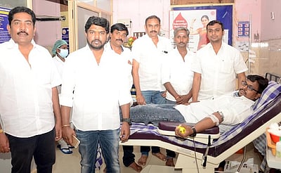 ஈரோட்டில் ரத்த தானம்