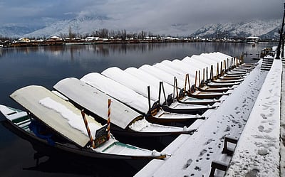 காஷ்மீரில் முதல் பனிமழை 