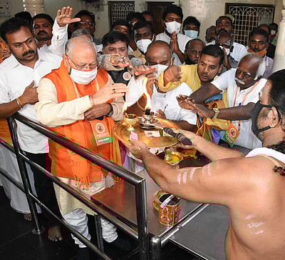 சேலம் குரங்குச்சாவடி சாஸ்தா ஐயப்பன் கோயிலில் பிரதமர் மோடியின் சகோதரர் தரிசனம் 