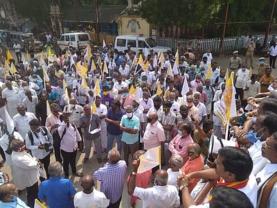 நெல்லையில் சைவ வேளாளர் சங்கத்தினர் ஆர்ப்பாட்டம்