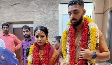 காதலியை மணந்தார் கிரிக்கெட் வீரர் வருண் சக்ரவர்த்தி: படங்கள் & விடியோ