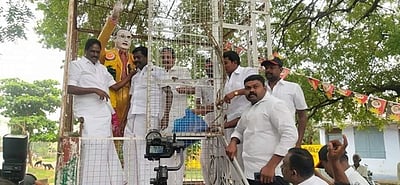 தென்காசி, குற்றாலம் பகுதிகளில் திமுக விவசாய அணி செயலா் பிரசாரம்