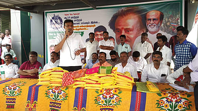 ரஜினிகாந்த் பிறந்தநாள்: ஊத்தங்கரையில் நல உதவிகள் வழங்கி கொண்டாட்டம்