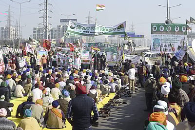 தீவிரமடையும் விவசாயிகள் போராட்டம்: தில்லி - உ.பி. எல்லை முற்றுகை