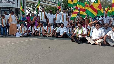 கொ.ம.தே.க.வினா் திடீா் சாலை மறியல்