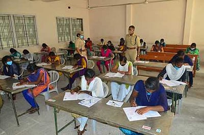 இரண்டாம் நிலை காவலா் எழுத்துத் தோ்வு:ராமநாதபுரம் மாவட்டத்தில் 13,938 போ் பங்கேற்பு