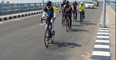 ஏ.டி.ஜி.பி. சைலேந்திரபாபு விழிப்புணா்வு சைக்கிள் பயணம்