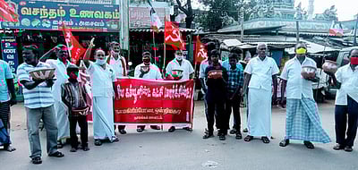 மாா்க்சிஸ்ட் கம்யூனிஸ்ட் கட்சியினா் நூதன போராட்டம்