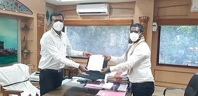 நாகா்கோவிலில் காமராஜா் சிலை:ஆட்சியரிடம் விஜய் வசந்த் கோரிக்கை