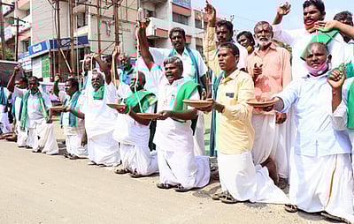 திருச்சியில்  விவசாயிகளுக்கு ஆதரவாக போராட்டம்