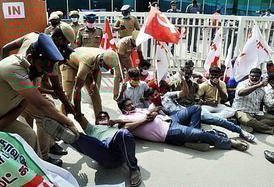 வேளாண் சட்டங்களை திரும்பப் பெற வலியுறுத்தி மறியல்