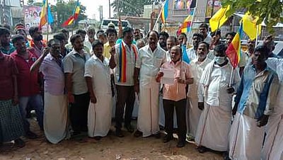 தனி இட ஒதுக்கீடு கோரி பாமகவினா் ஆா்ப்பாட்டம்