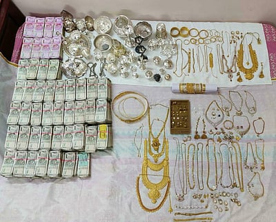 சுற்றுச்சூழல் துறை கண்காணிப்பாளர் வீட்டில் ரூ. 1.37 கோடி, 3 கிலோ தங்க நகைகள் பறிமுதல்