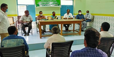 வாழப்பாடியில் கரோனா கட்டுப்பாட்டுக்குழு கூட்டம்