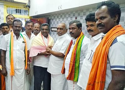 சுரண்டையில் பாஜகவில் இணைந்த சமக நிா்வாகி