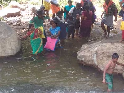 காா்த்திகை அமாவாசை:சதுரகிரி சுந்தரமகாலிங்கம் கோயிலில் பக்தா்கள் சுவாமி தரிசனம்