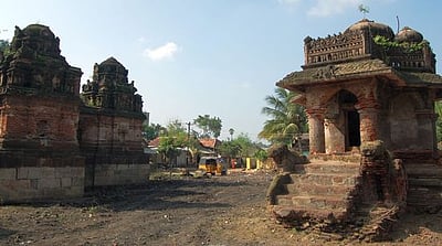 மராட்டிய மன்னா்களின் சமாதிகள் புனரமைக்கும் பணி தொடக்கம்