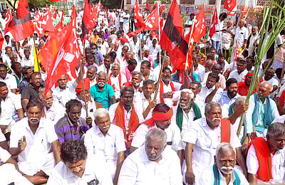 விருதுநகரில் விவசாயிகள்காத்திருப்புப் போராட்டம்: 247 போ் கைது