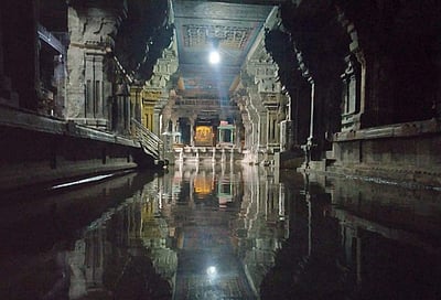 வேதாரண்யத்தில் கொட்டித் தீர்க்கும் மழை