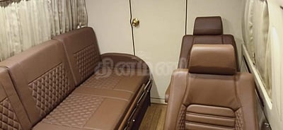 கோவையில் தலைவர்களுக்குத் தயாராகும் பிரசார வாகனங்கள்