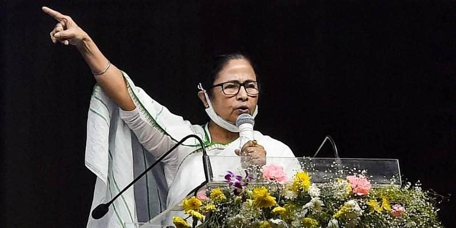 திரிணமூல் தலைவர்களை தங்கள் கட்சியில் இணைக்க முயற்சிக்கிறது பாஜக: மம்தா 