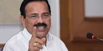 கரோனா நேரத்தில் இந்திய மருந்து நிறுவனங்களின் பங்களிப்பு பாராட்டுக்குரியது: சதானந்த கௌடா