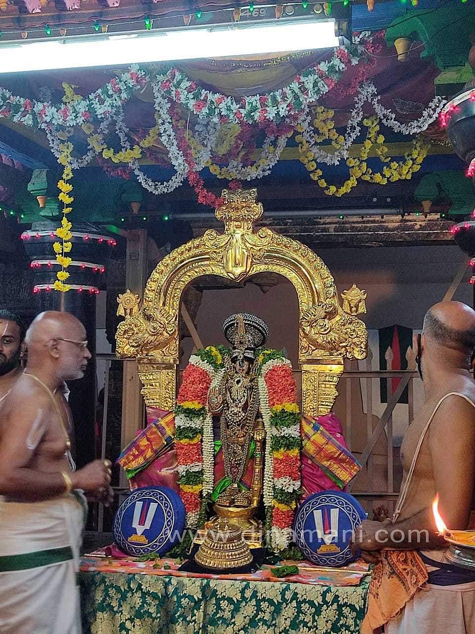 ஸ்ரீரங்கத்தில் பகல்பத்து 3 ஆம் நாள்: முத்து பாண்டியன் கொண்டை அலங்காரத்தில் நம்பெருமாள்!