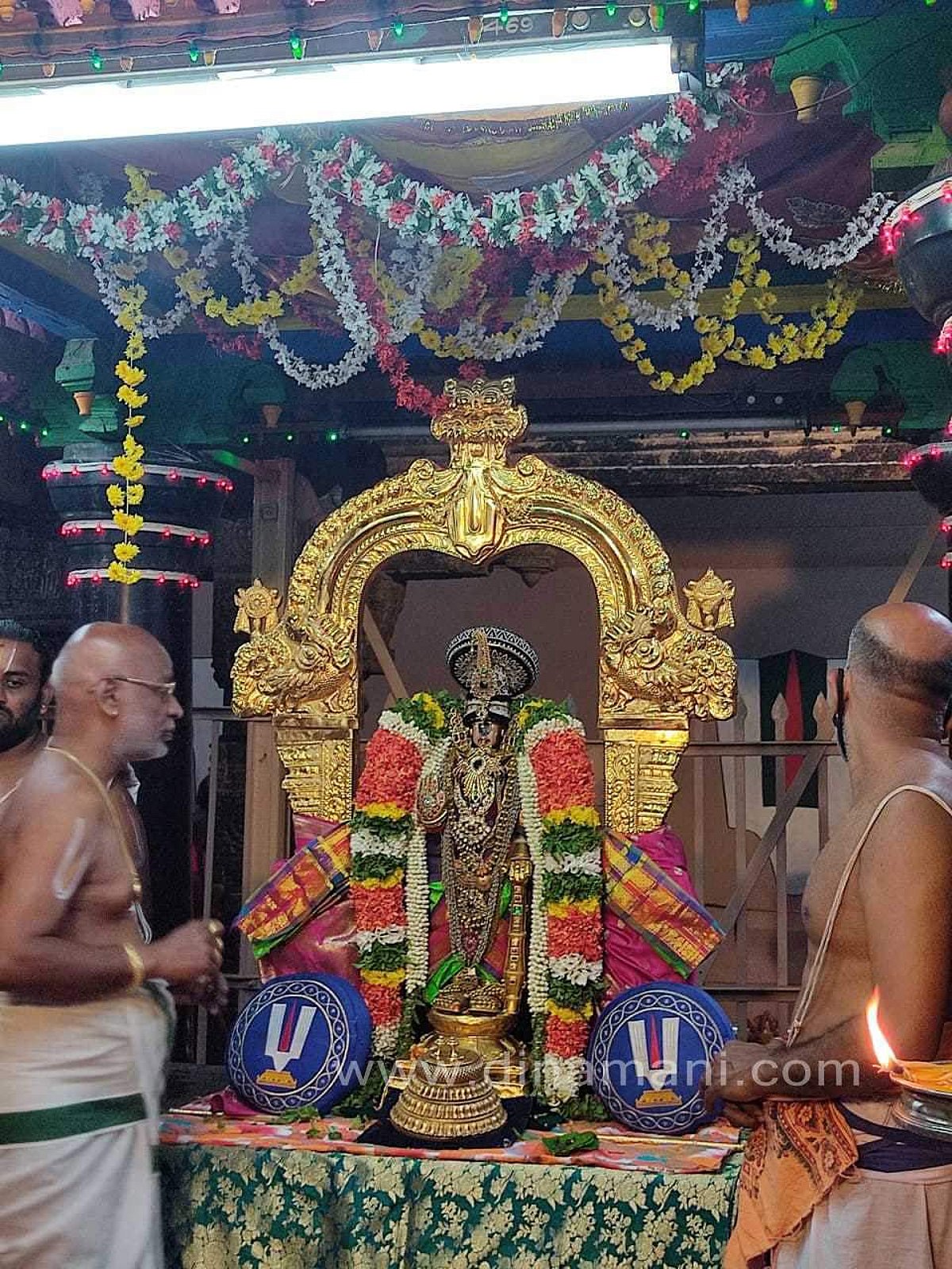 ஸ்ரீரங்கத்தில் பகல்பத்து 3 ஆம் நாள்: முத்து பாண்டியன் கொண்டை அலங்காரத்தில் நம்பெருமாள்!