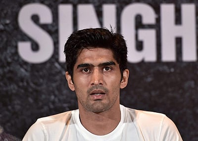 விவசாயிகளுக்கு உணவு பரிமாறிய குத்துச் சண்டை வீரர் விஜேந்தர் சிங்