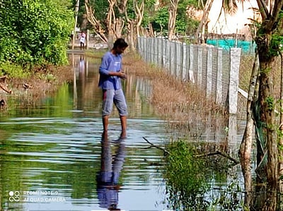 சீர்காழி அருகே 2 வாரமாக வடியாத மழை நீர்: மக்கள் அவதி