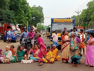 சிவகாசியில் அடிப்படை வசதி கோரி சாலைமறியல் 