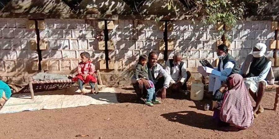 பாஜகவுக்கு வாக்களிக்காததால் துன்புறுத்தப்பட்டதாக தலித் குடும்பம் குற்றச்சாட்டு