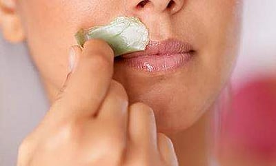 உதட்டிற்கு மேல் உள்ள முடியை நீக்கும் எளிய முறை