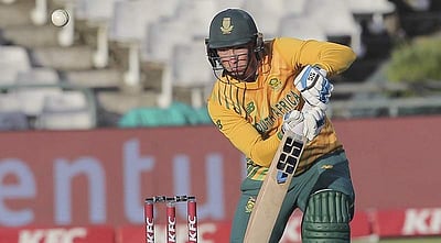 தென் ஆப்பிரிக்காவுக்கு எதிரான டி20 தொடர்: 3-0 என முழுமையாக வென்ற இங்கிலாந்து அணி!