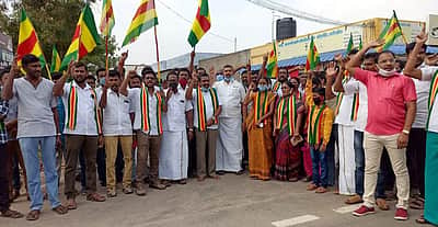 கொங்குநாடு மக்கள் தேசியக் கட்சியினர் சாலை மறியல்