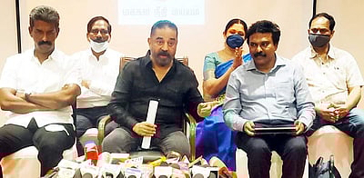 இல்லத்தரசிகள் அனைவருக்கும் அரசு ஊதியம்: 7 அம்ச திட்டத்தை அறிவித்தார் கமல்