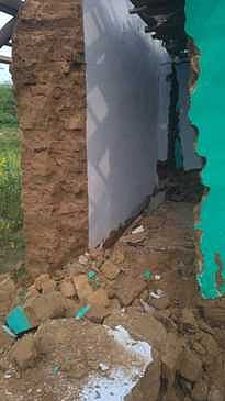 பேராவூரணி அருகே மழையால் வீட்டுச் சுவா் இடிந்து சேதம்