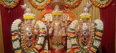 போடி ஸ்ரீநிவாச பெருமாள் கோவிலில் சொர்க்கவாசல் திறப்பு : கொட்டும் பனியில் திரண்ட பக்தர்கள்