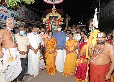 ஸ்ரீவில்லிபுத்தூரில் அதிகாலை சொர்க்கவாசல் திறப்பு: பக்தர்கள் சாமி தரிசனம்